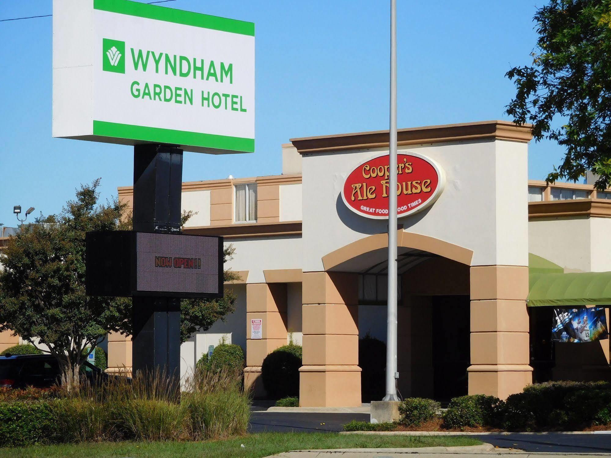 Wyndham Garden Greensboro Hotel Exterior photo